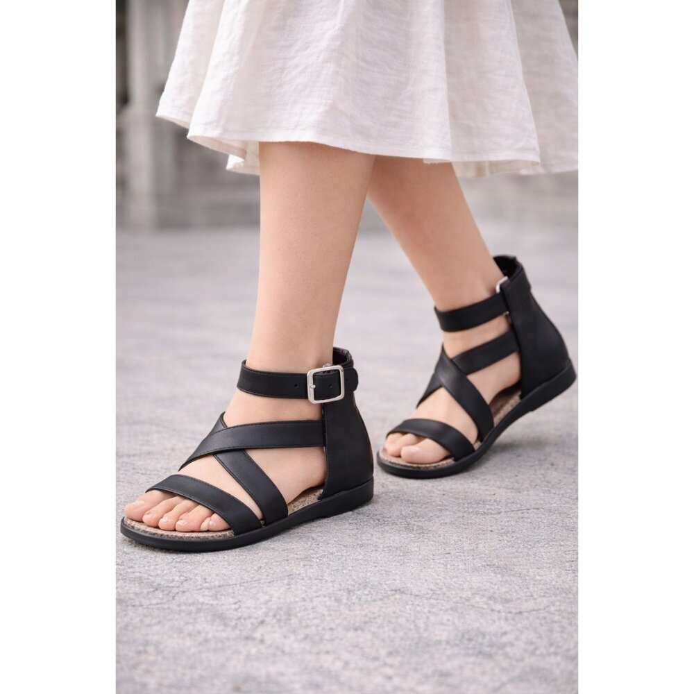 Naot Leather Sandals Womens EU 40 US 9 Black Strappy Comfort Ankle Strap